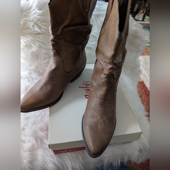 Style & Co. Brown Slouchy Western Boots - Picture 4 of 10